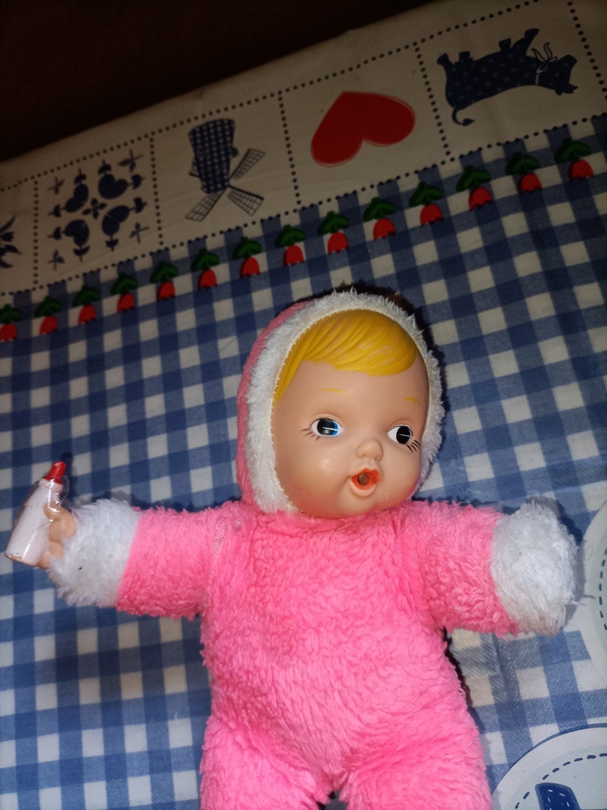 Vintage pop met roze pakje en fles *, Ophalen of Verzenden, Gebruikt, Overige typen