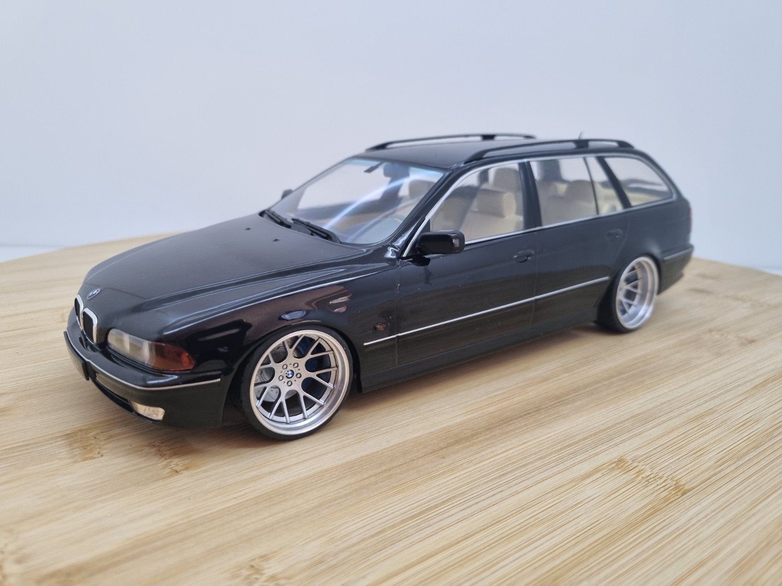 KK-Scale BMW 5-serie Touring E39 Custom made 1:18, Overige merken, Auto, Ophalen of Verzenden, W