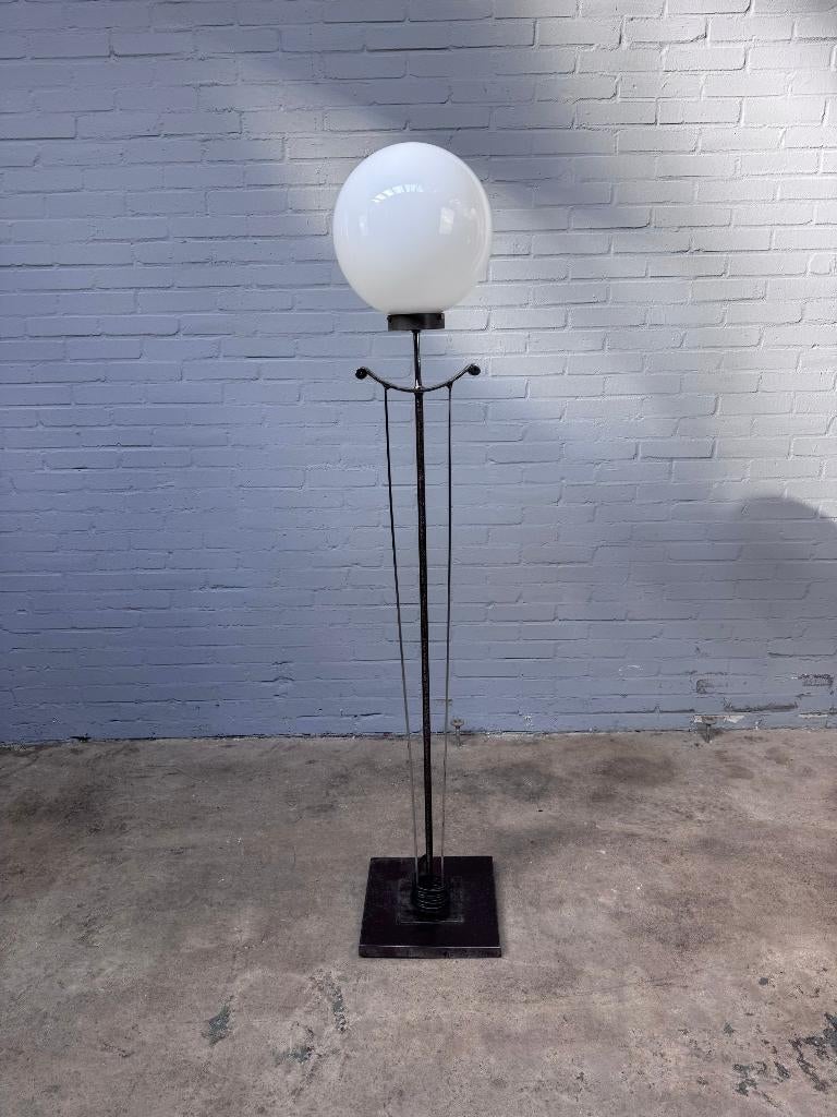 Vintage ijzeren vloerlamp met glazen bol, Ophalen of Verzenden, Glas, 150 tot 200 cm