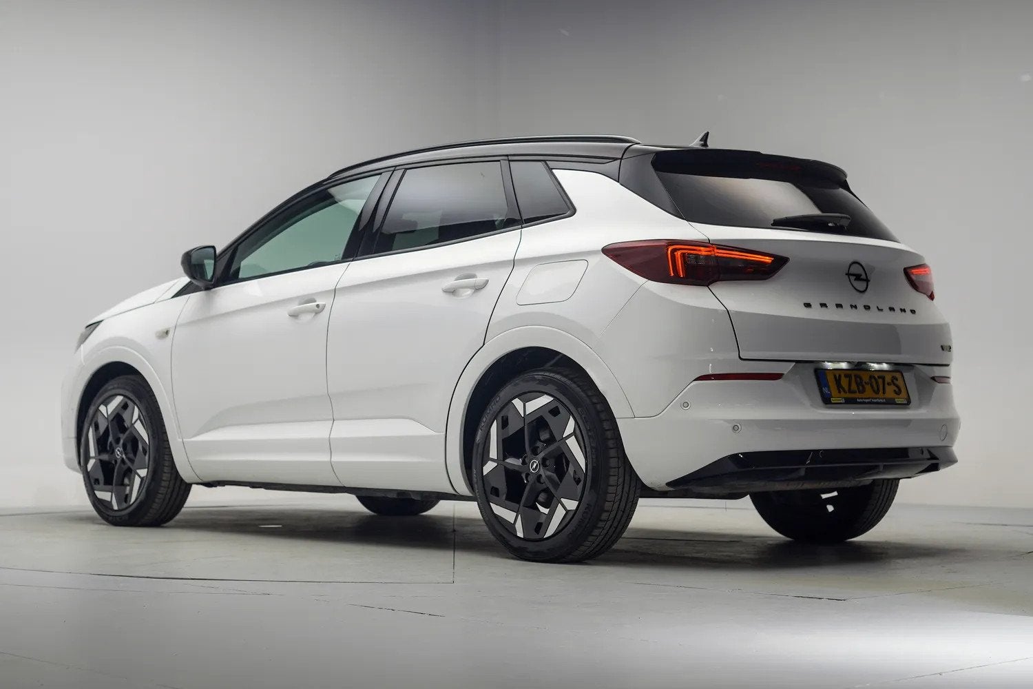 Opel Grandland 1.6 Turbo Plug-In Hybrid 4x4 GSe [ SoH 97,5%, Auto's, Verwarmde buitenspiegels, 4 cilinders, 1776 kg, Wit