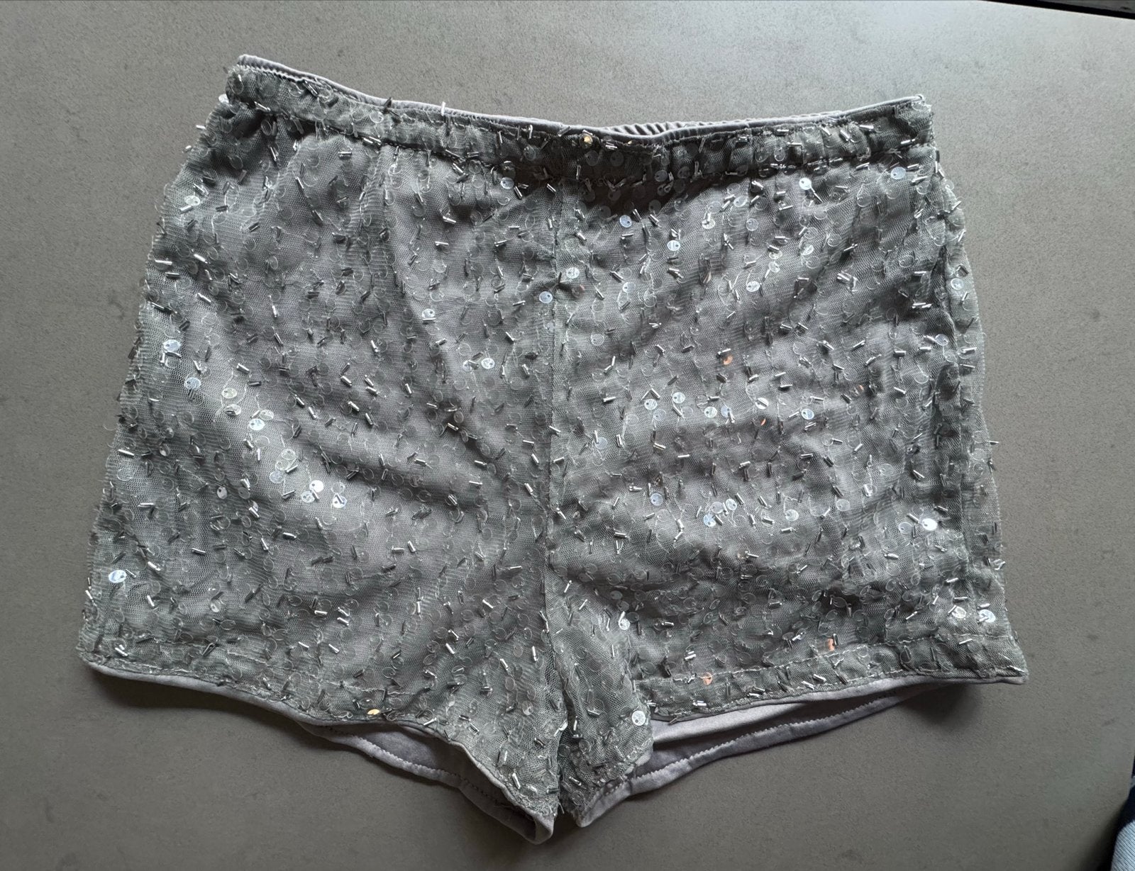 Shein Grijze Shorts met Pailletten en Kralen, Maat S, Kort, Ophalen of Verzenden, Zo goed als nieuw, Maat 36 (S)