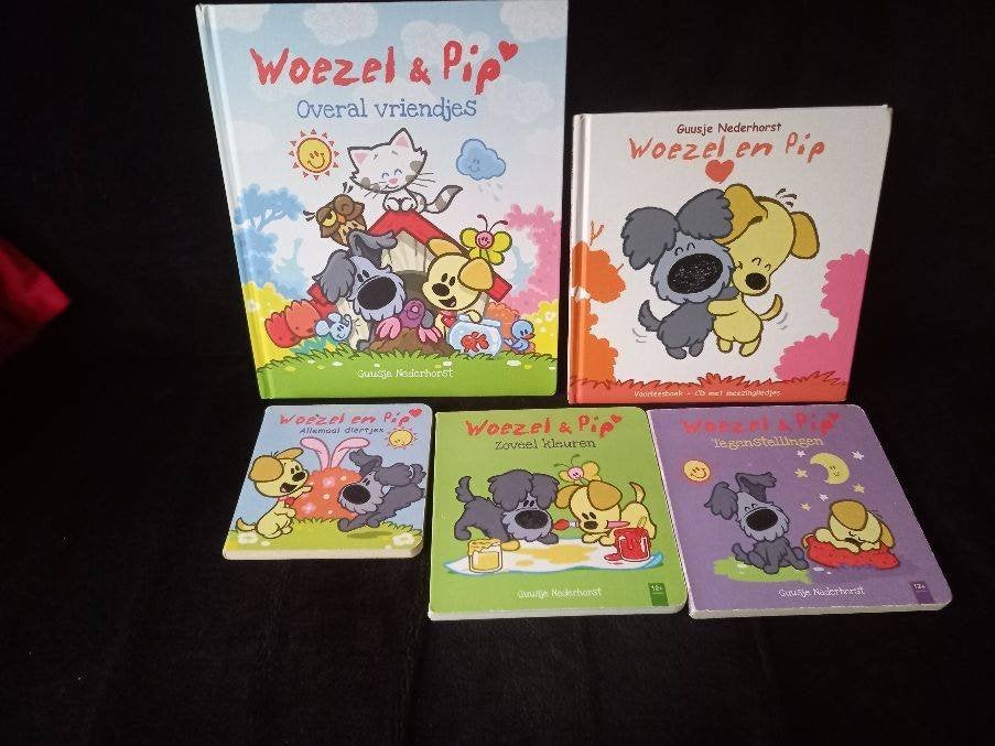 A 5 x woezel en pip: overal vriendjes, Ophalen of Verzenden, Zo goed als nieuw