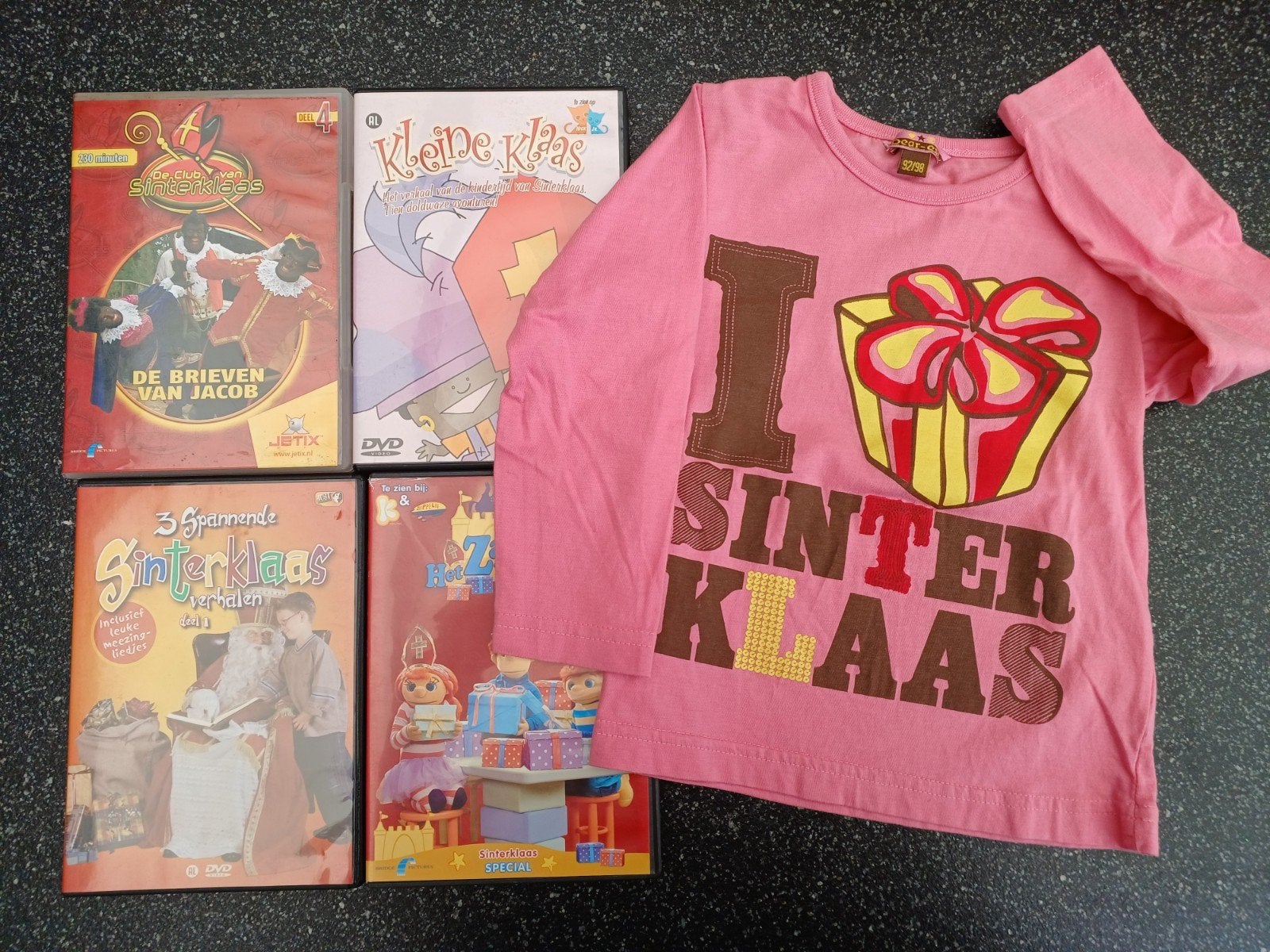1 shirt + 4 Sinterklaas DVD's, Cd's en Dvd's, Gebruikt, Alle leeftijden, Sinterklaas, Box/collectie