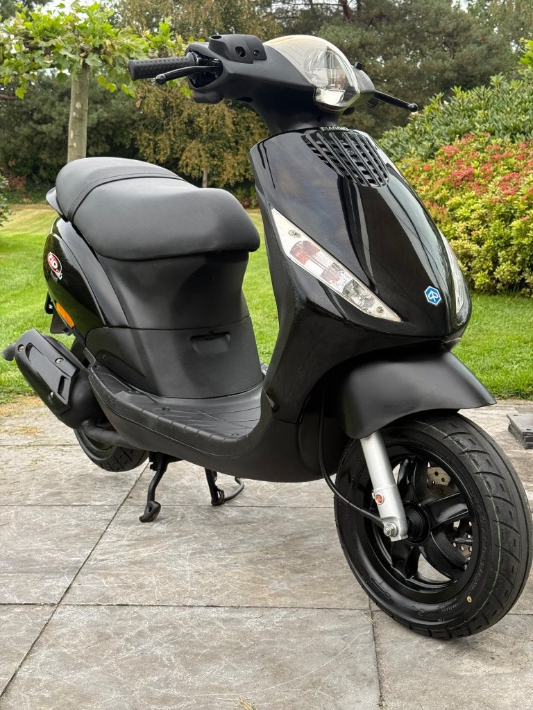 ⭐️Piaggio zip 2 takt 2015 Brom Glans zwart Nette staat⭐️