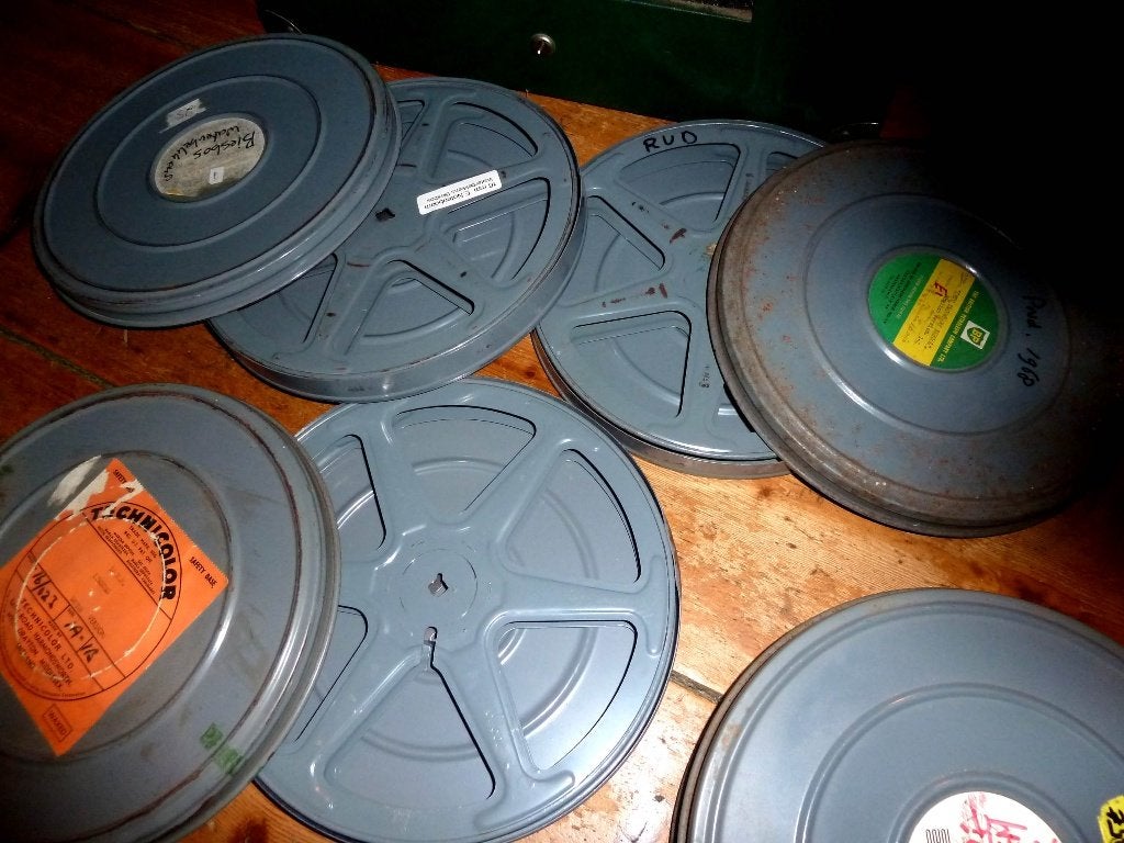 16mm film vintage Cecolite blik + spoel 240mtr - 8 stuks -, Audio, Tv en Foto, Filmrollen, Ophalen of Verzenden, 16mm film