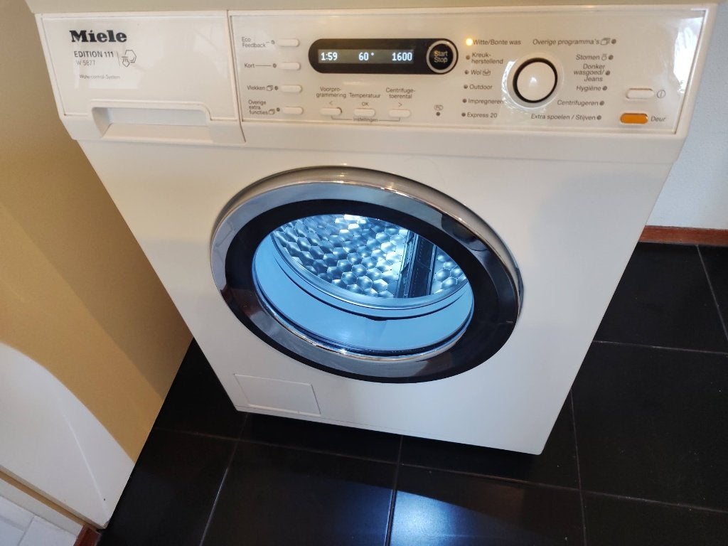 Miele W5877 Edition 111 -8KG- 1600 toeren- borstelloze motor, Witgoed en Apparatuur, Ophalen, 1200 tot 1600 toeren, Gebruikt, 8 tot 10 kg