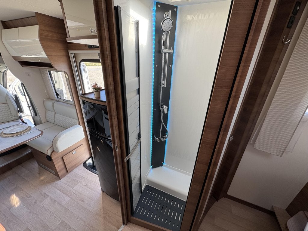 Foto 21 van Rapido Ultimate Line 696 F Automaat Heavy Chassis Keyless go