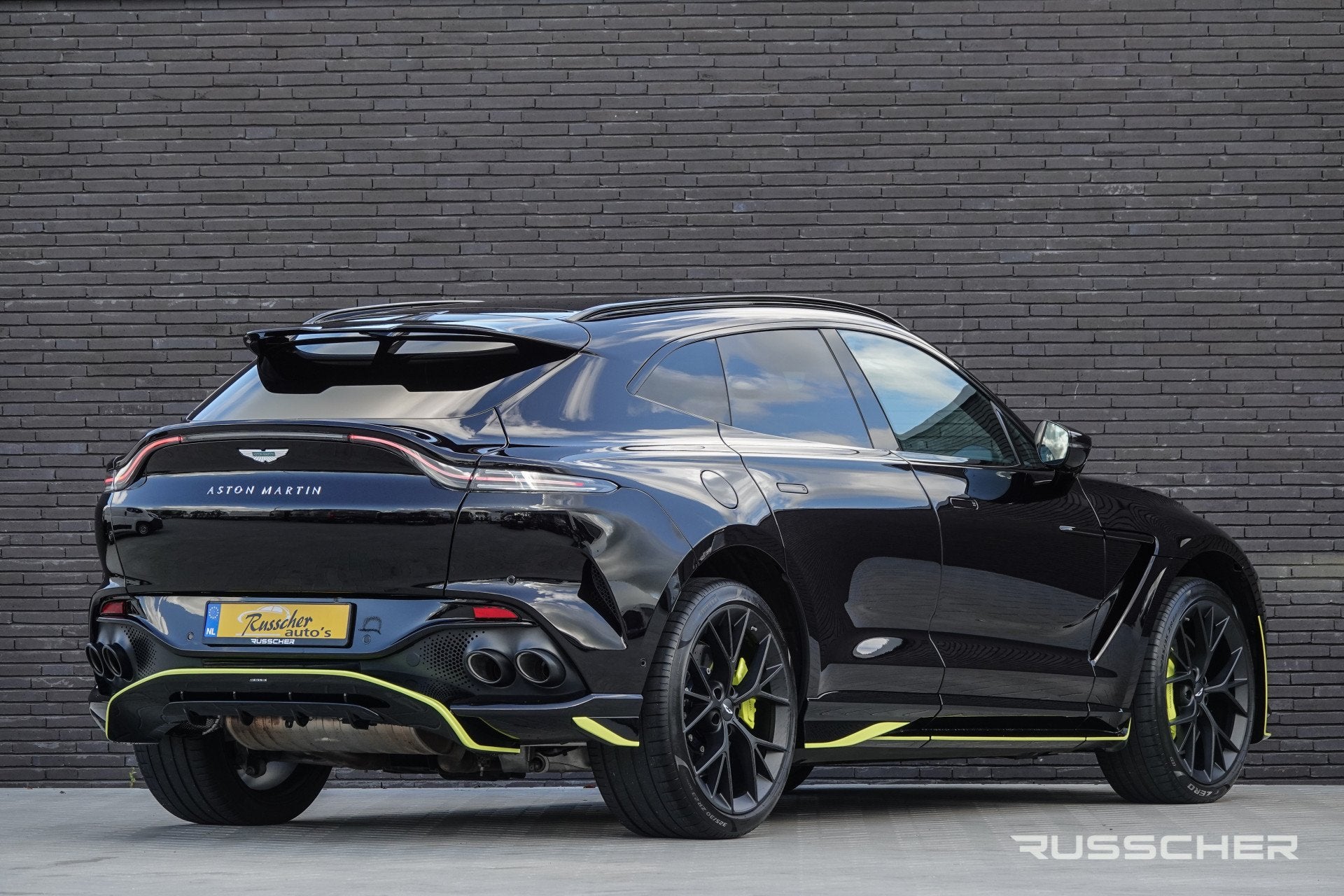 Aston Martin Dbx 4.0 V8 707Pk Aut. | AMR24 | Luchtvering | K, Auto's, Automaat, Gebruikt, 2245 kg, Zwart