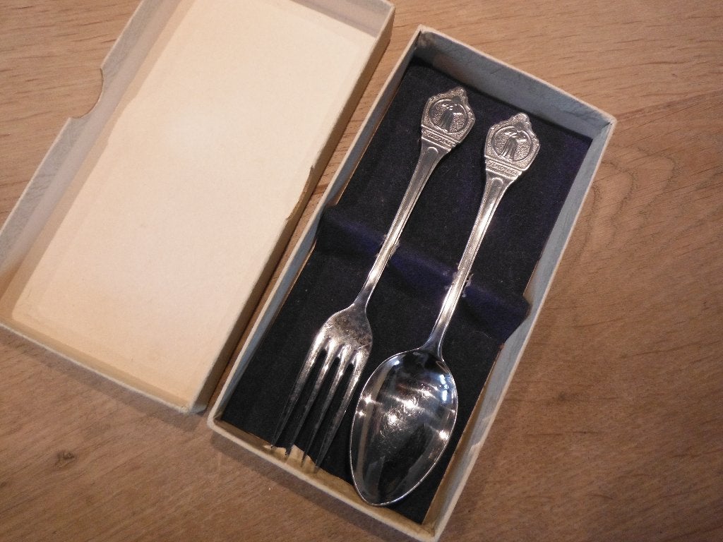 heel oud rvs kinder bestekje van Nutricia, moeder met kind, Verzenden, Nieuw, Gebruiksvoorwerp