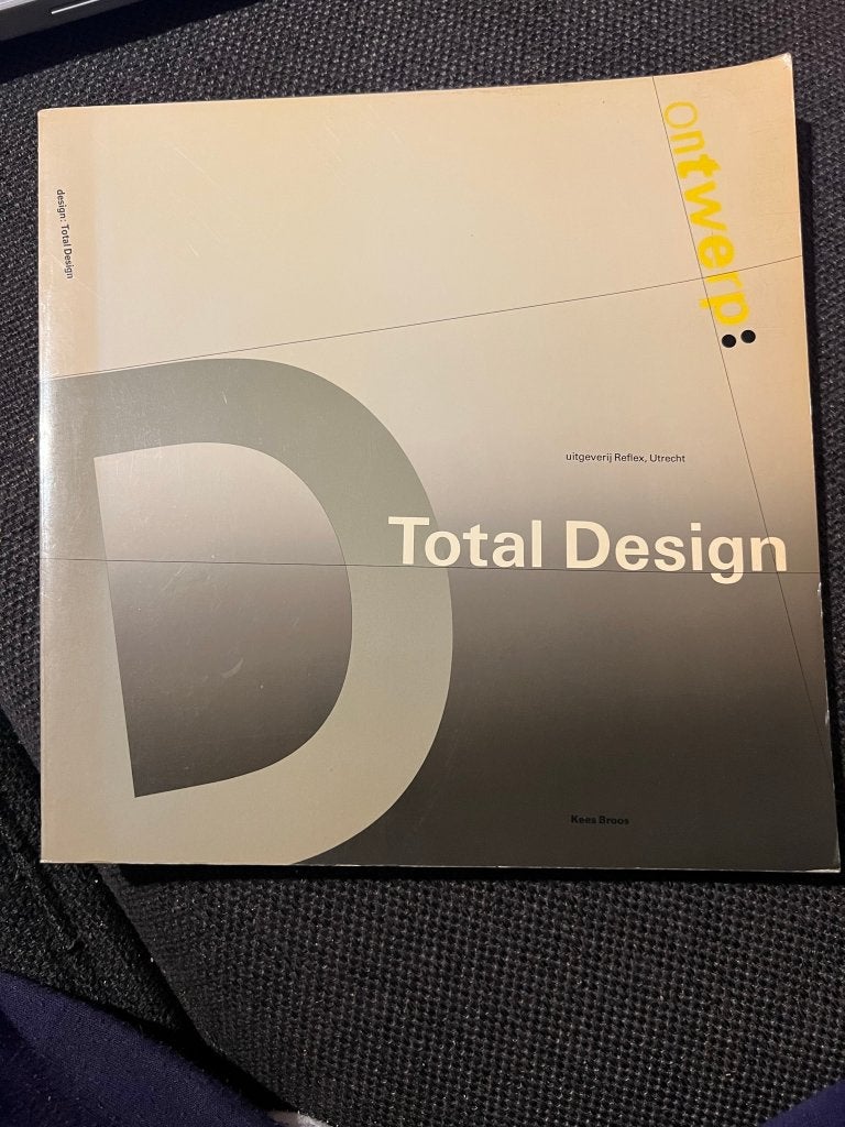 Total Design - Uitgeverij Reflex, Ophalen of Verzenden, Overige onderwerpen, Kees Broos, Gelezen