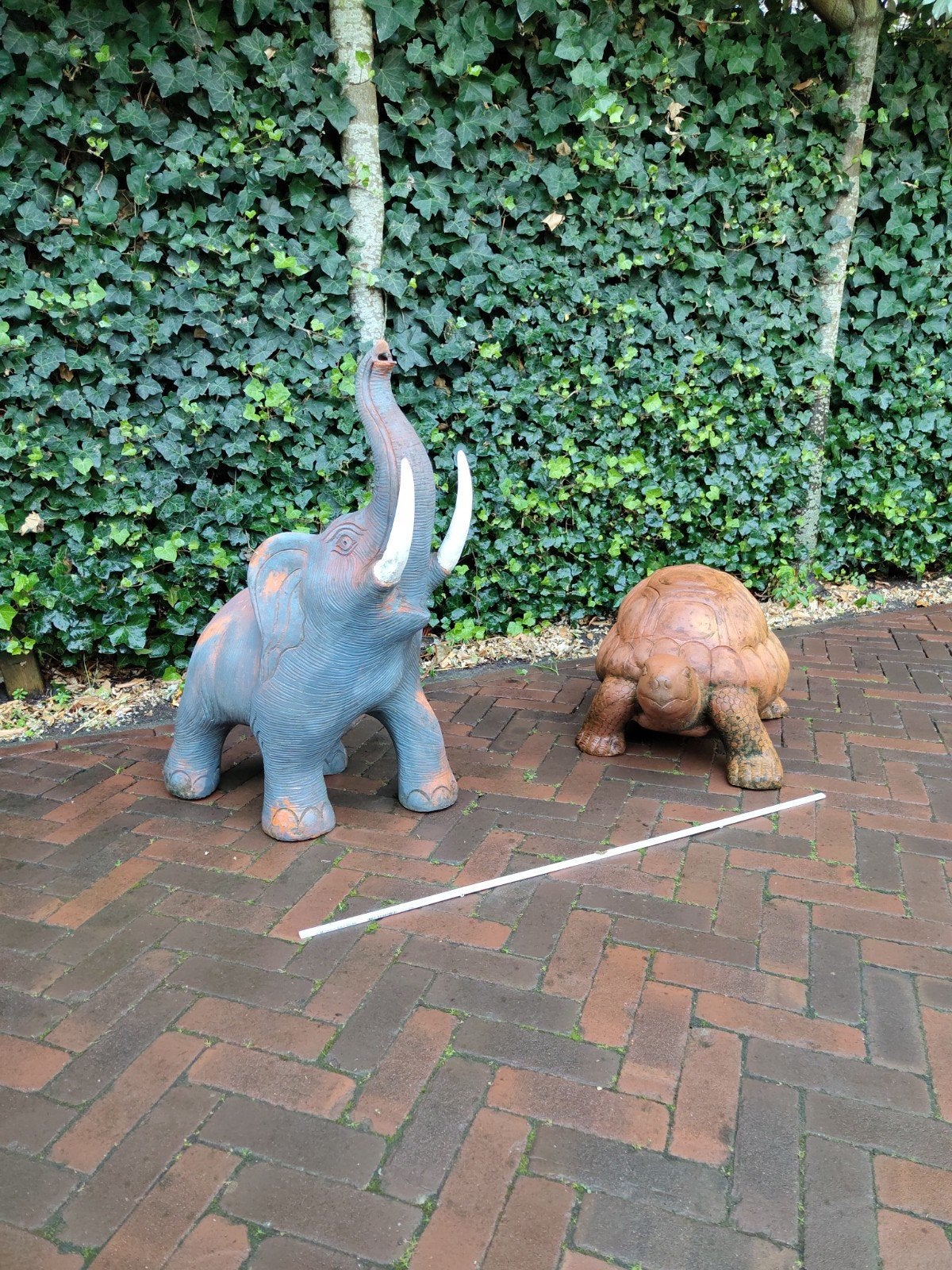 Grote tuinbeelden: Olifant en Schildpad, Ophalen, Gebruikt, Overige materialen, Dierenbeeld