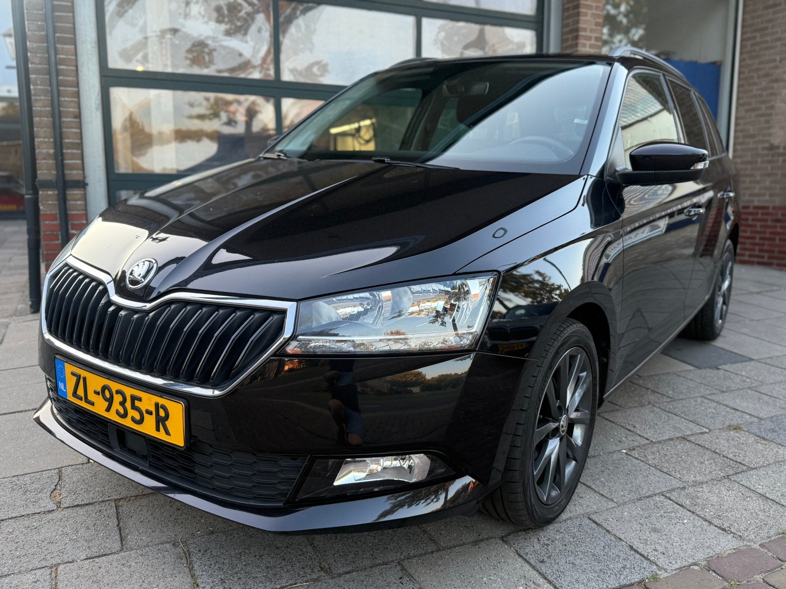 Skoda Fabia 1.0 Greentech 75pk 2019 | CarPlay | Cruise | Cli, Voorwielaandrijving, Stof, 74 pk, Zwart