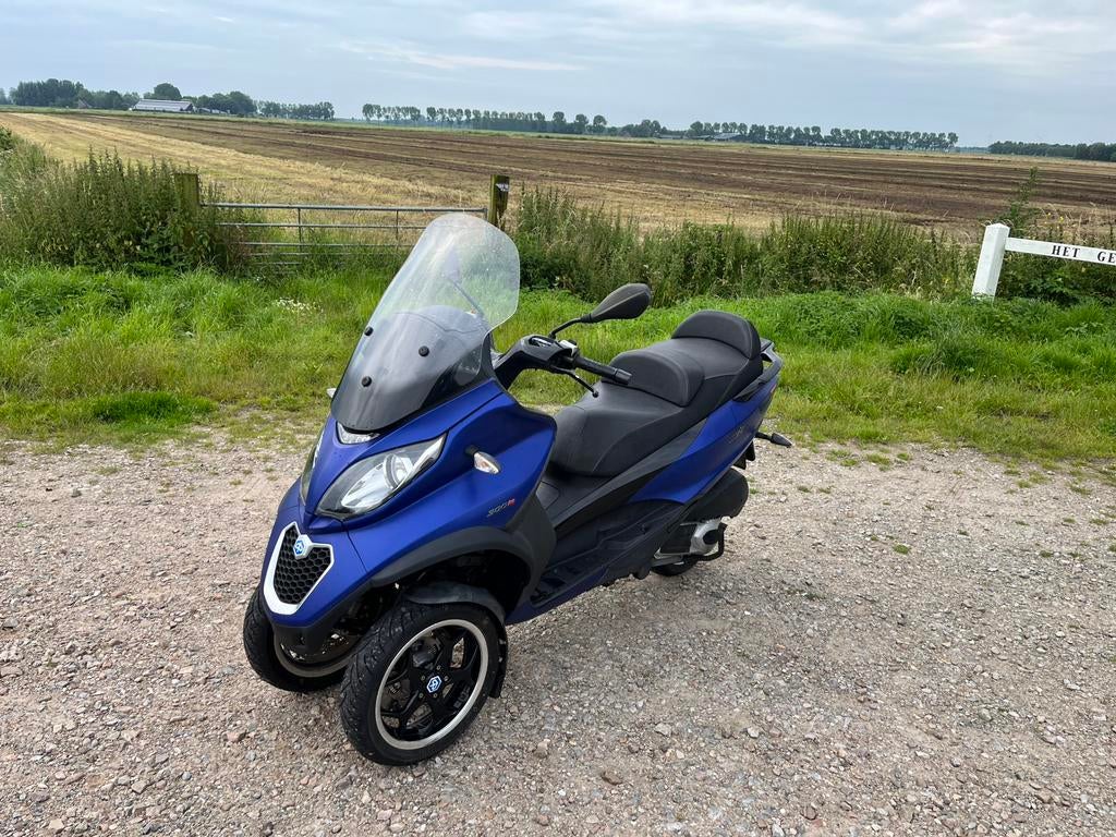 Piaggio mp3 300  LT ( B rijbewijs ) blauw, Scooter, Particulier, 12 t/m 35 kW