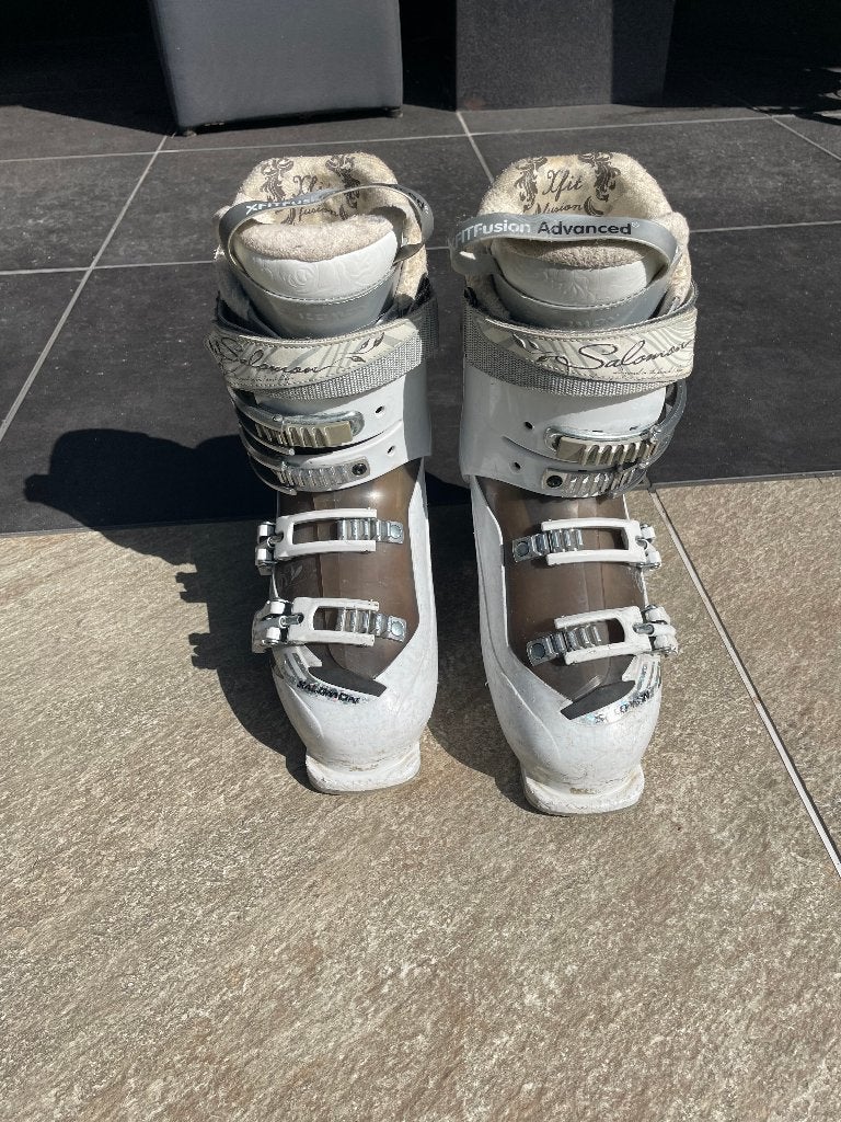 Skischoen Salomon maat 39, Sport en Fitness, Skiën en Langlaufen, 160 tot 180 cm, Gebruikt, Schoenen, Skiën