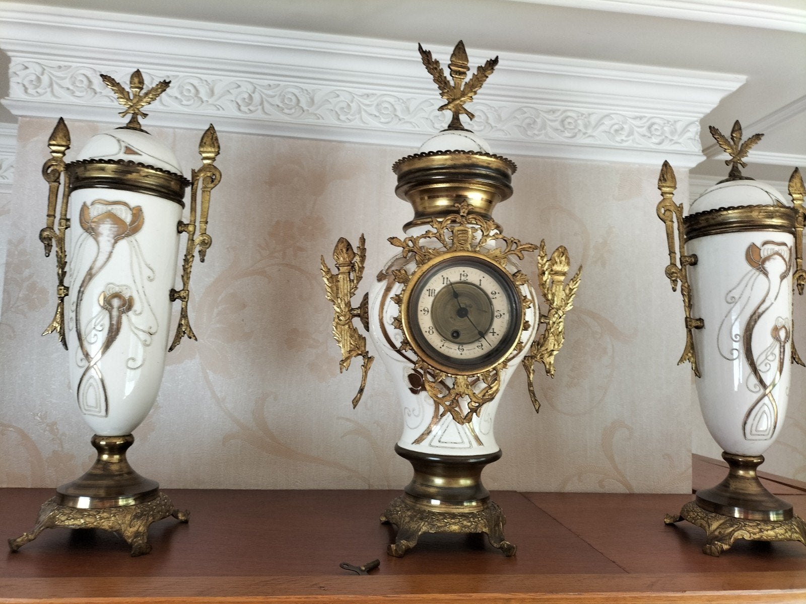 Art niveau decoratie, Ophalen
