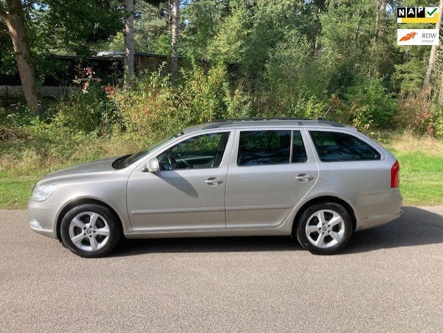 Skoda Octavia Combi 1.2 TSI Arctic AUT Navi PDC Cruise, Auto's, Stof, Gebruikt, Zwart, 4 cilinders