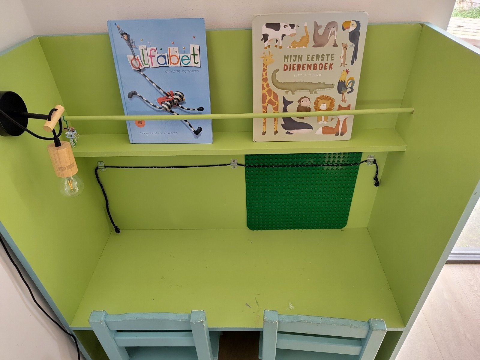 kinderspeelhoekje met twee stoeltjes, Ophalen, Gebruikt, Tafel(s) en Stoel(en)