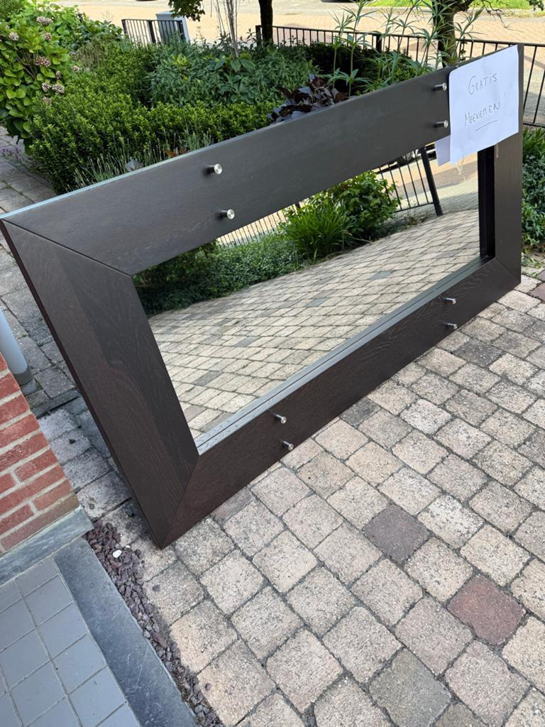Groot spiegel met donkerbruine lijst - Gratis ophalen, Huis en Inrichting, Woonaccessoires | Spiegels, Ophalen, Gebruikt, 75 tot 100 cm