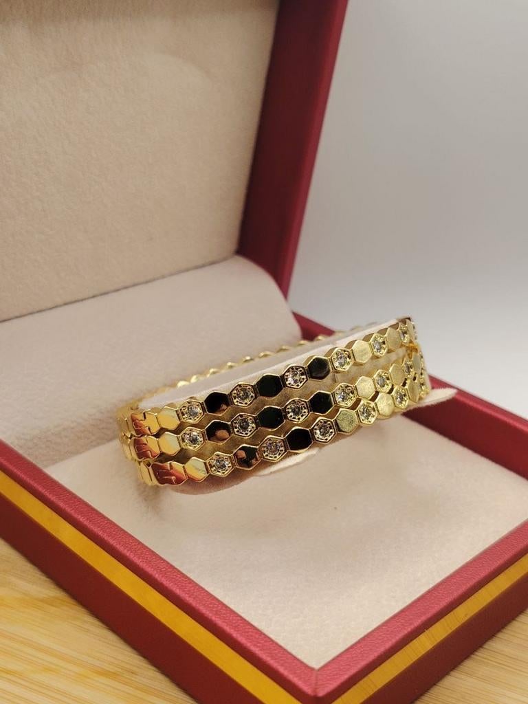 Gouden kleur Armbanden Set met Kristallen - Bijenraat Design, Met kristal, Staal, Nieuw, Ophalen of Verzenden