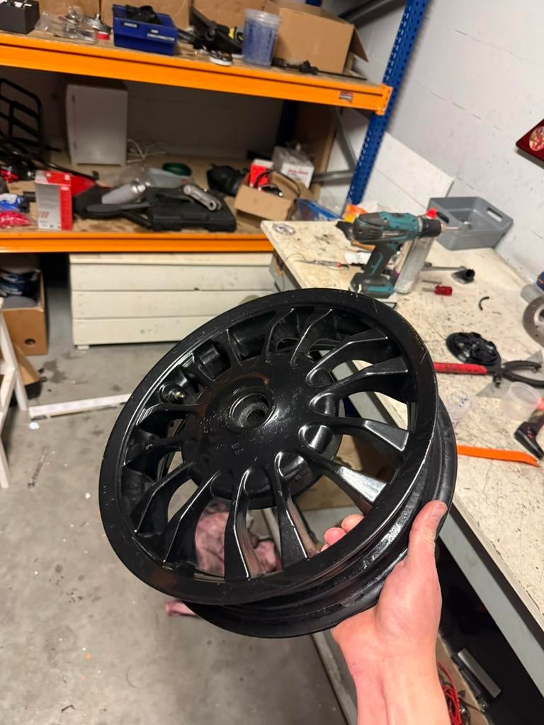 Vespa sprint velg 12 inch, achter velg, Ophalen