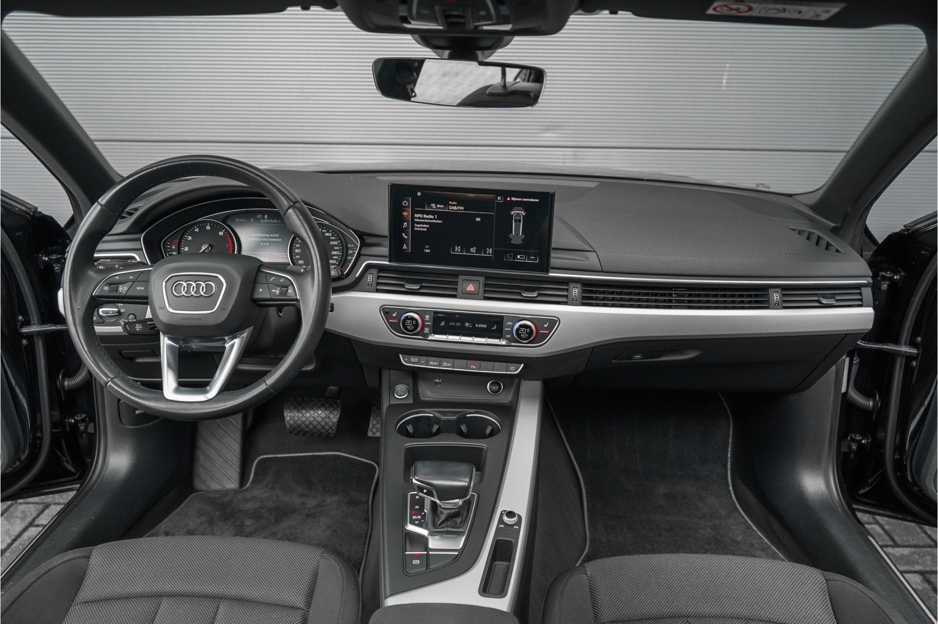 Audi A4 Avant 40 TFSI S Edition Competition Pano ACC Stoelve, Auto's, 12 maanden, Stof, Gebruikt, 4 cilinders
