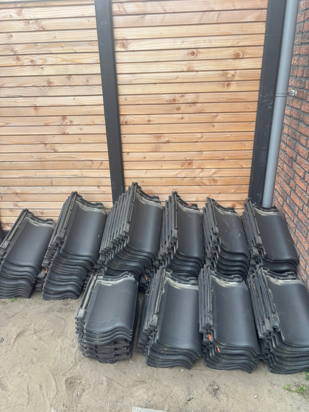 Dakpannen 119 st - nieuw, Ophalen, Steen of Klei, Zwart, Zo goed als nieuw