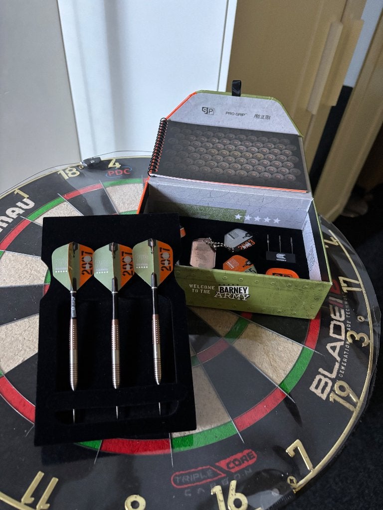 Raymond van Barneveld Legacy set 1457 25GR, Verzenden, Nieuw, Pijlen