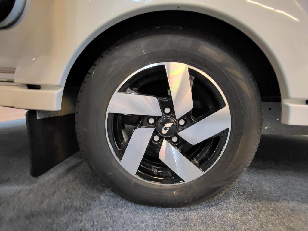 Adria Altea 402 PH; geheel rijklaar, Tot en met 2, Bedrijf, Treinzit, Schokbreker