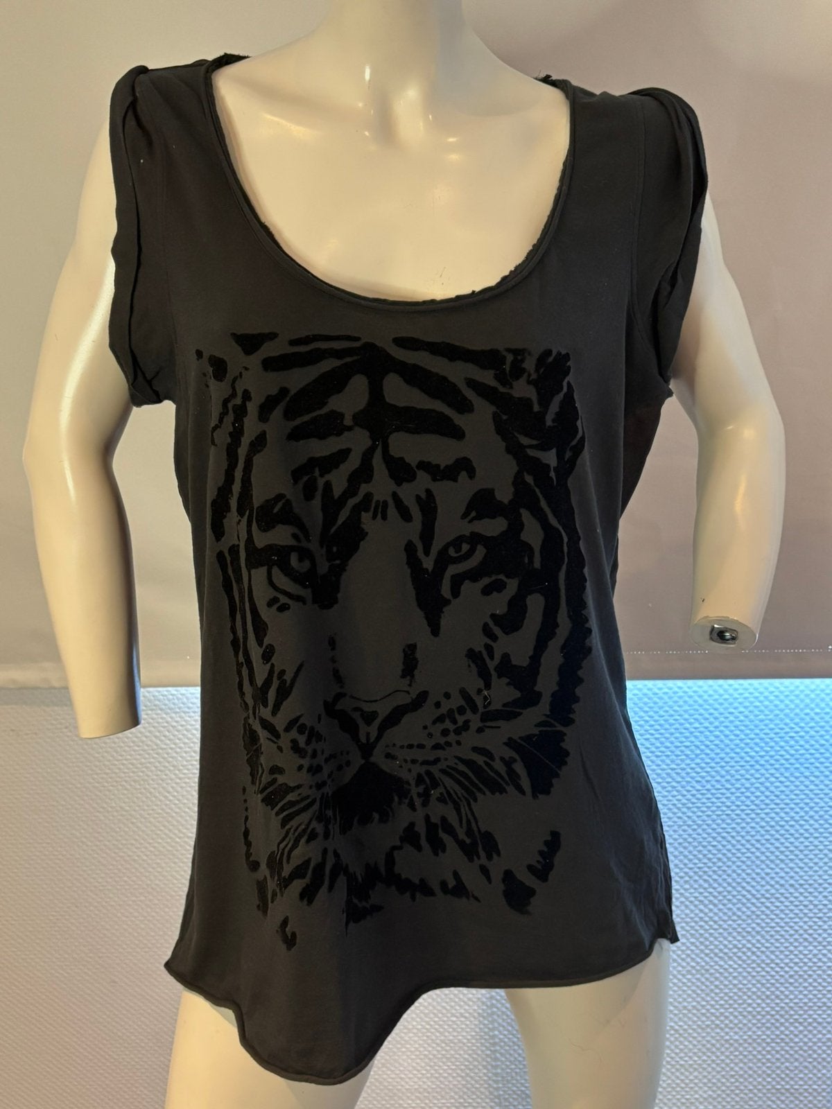 Shirt met fluwelen tijgerkop maat L, Kleding | Dames, ., Zwart, Maat 42/44 (L), Ophalen of Verzenden