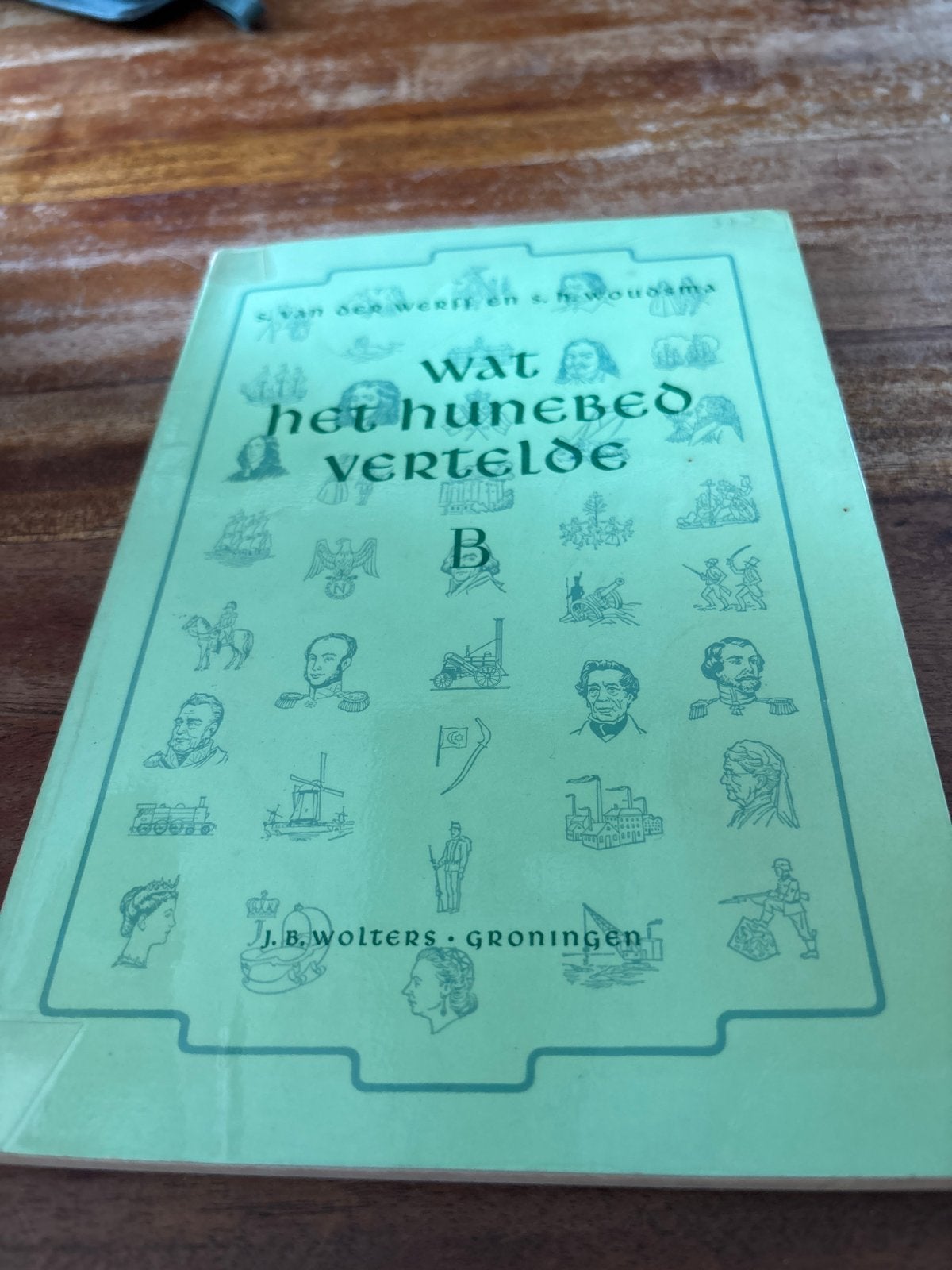 Wat het hunebed vertelde B - S. van der Werff en S.H. Woudsm, Ophalen of Verzenden, 20e eeuw of later, Gelezen
