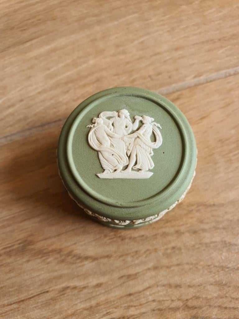Wedgwood Groen Jasperware Pillendoosje - Engeland, Antiek en Kunst, Ophalen of Verzenden