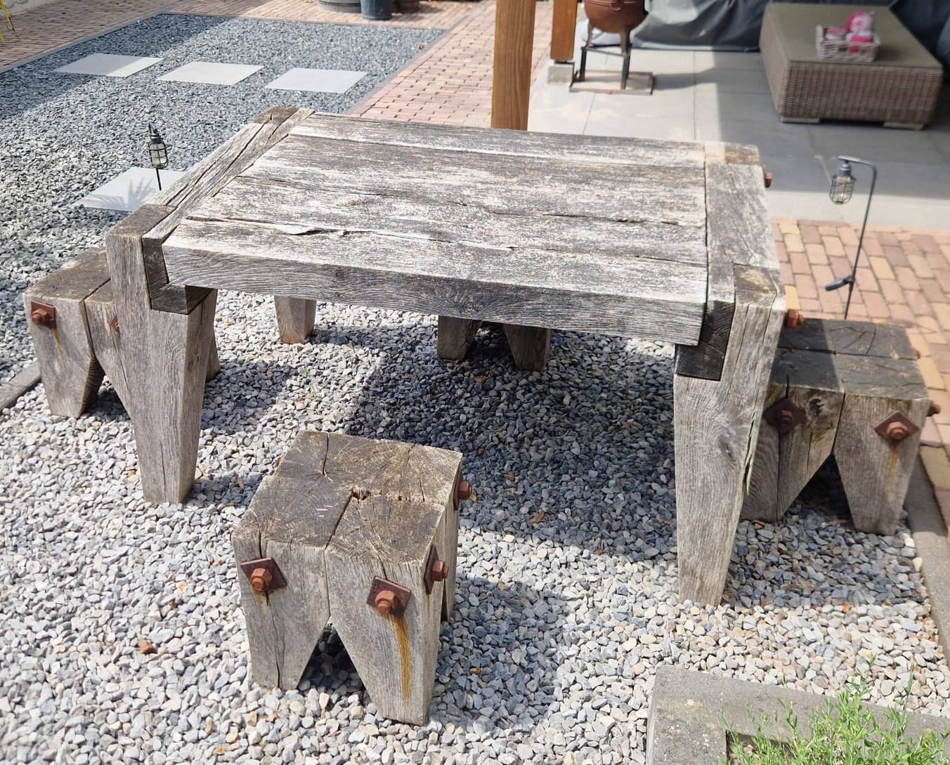 Robuuste eiken houten tafel met 4 zware krukken., Tuin en Terras, Tuinsets en Loungesets, Ophalen of Verzenden, Hout