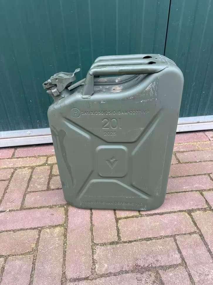Jerrycan 20 liter staal groen gelakt, Ophalen, Zo goed als nieuw