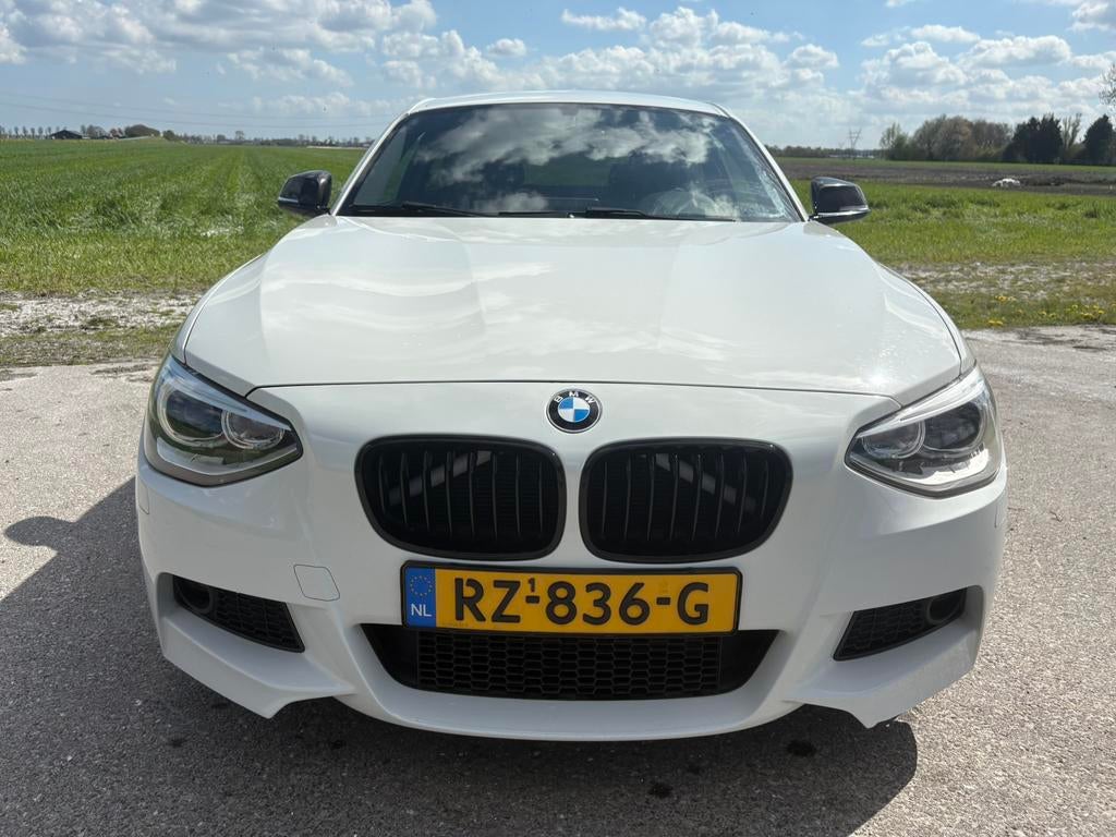 BMW 1-Serie 116i 136PK 2014 Wit NIEUWE MOTOR!, Auto's, 1-Serie, 4 cilinders, 4 stoelen, Wit