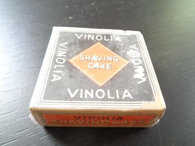 Oud pakje + inhoud Vinolia Cake / scheerzeepdoosje., Verzamelen, Ophalen of Verzenden, Verpakking