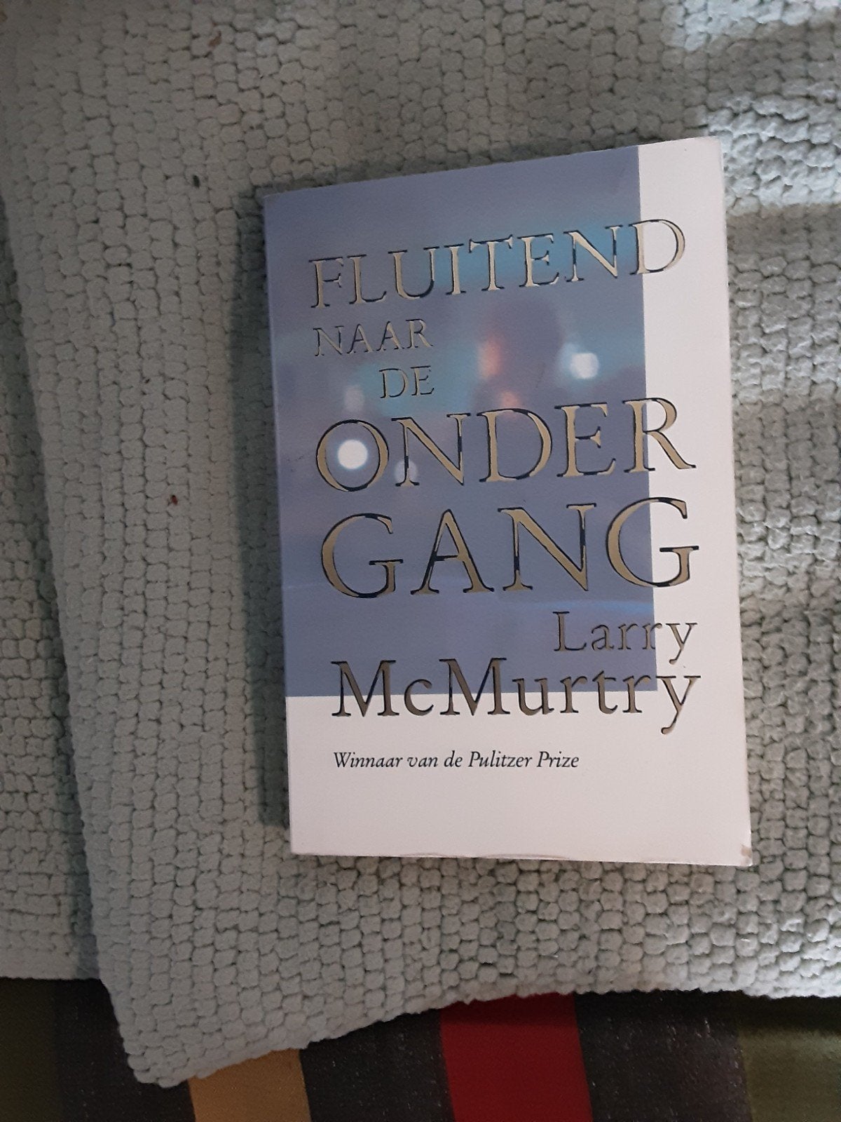 Larry McMurtry-- Fluitend naar de ondergang literatuur, Larry McMurtry, Ophalen of Verzenden, Zo goed als nieuw, Amerika