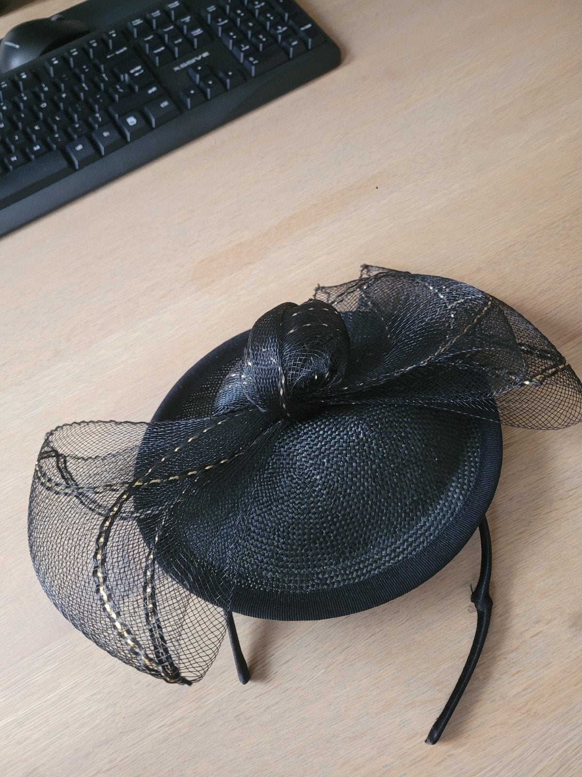 Zwarte fascinator, Verzenden, Zo goed als nieuw, One size fits all, Hoed