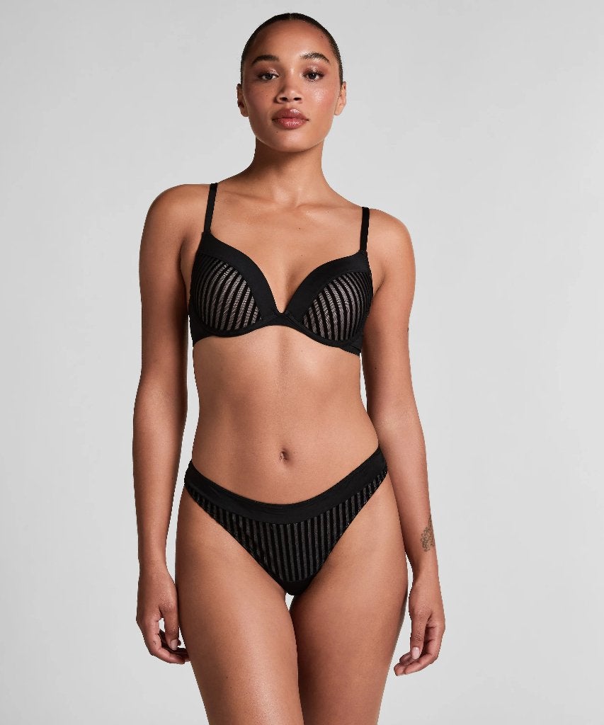 Hunkemöller String Pia Zwart maat S (281), Kleding | Dames, Ondergoed en Lingerie, Hunkemöller, Ophalen of Verzenden, Zwart, Slip