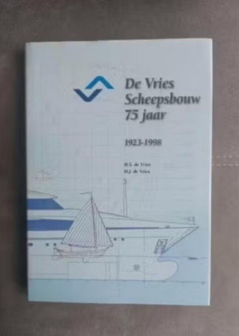 De Vries scheepsbouw 75 jaar 1923 - 1998 door H.S. de Vries, Verzamelen, Ophalen of Verzenden, Zo goed als nieuw, Motorboot, Boek of Tijdschrift