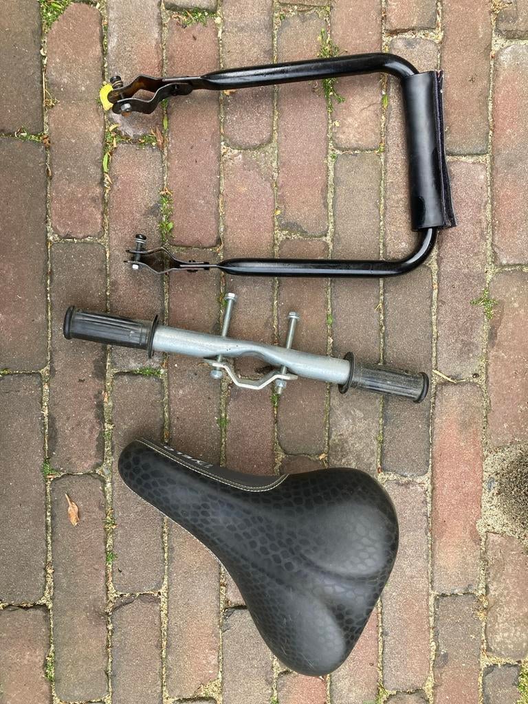 Fietsaccessoires: Zadel, Stuur en Zijwieltjes, Fietsen en Brommers, Fietsonderdelen, Ophalen, Kinderfiets, Kunststof, Zo goed als nieuw
