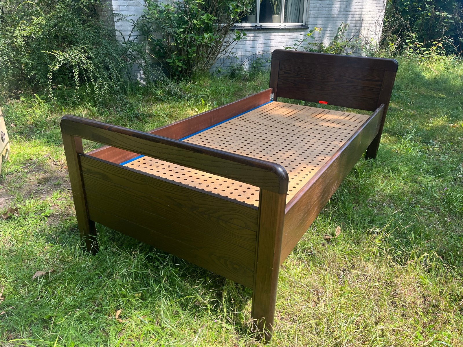 Eenpersoonsbed van donker hout met lattenbodem, Ophalen, Gebruikt, 90 cm, Eenpersoons