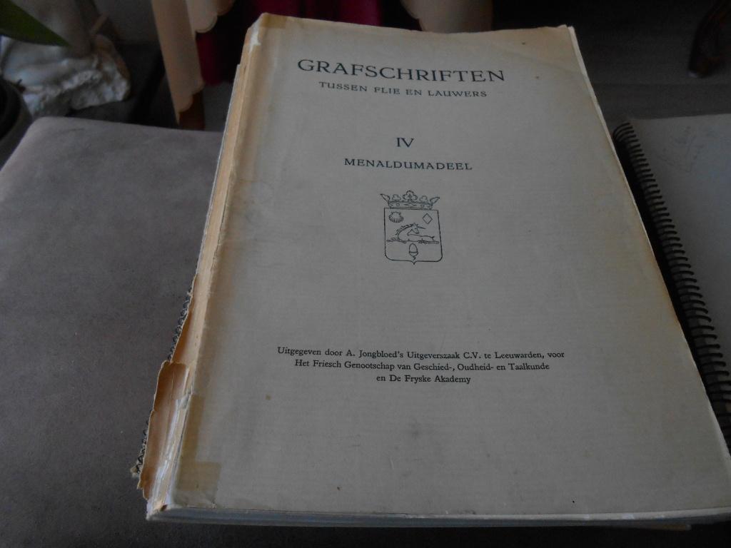 GRAFSCHRIFTEN  TUSSEN  FLIE  EN  LAUWERS  IV  MENALDUMADEEL, Ophalen of Verzenden, 20e eeuw of later, Gelezen