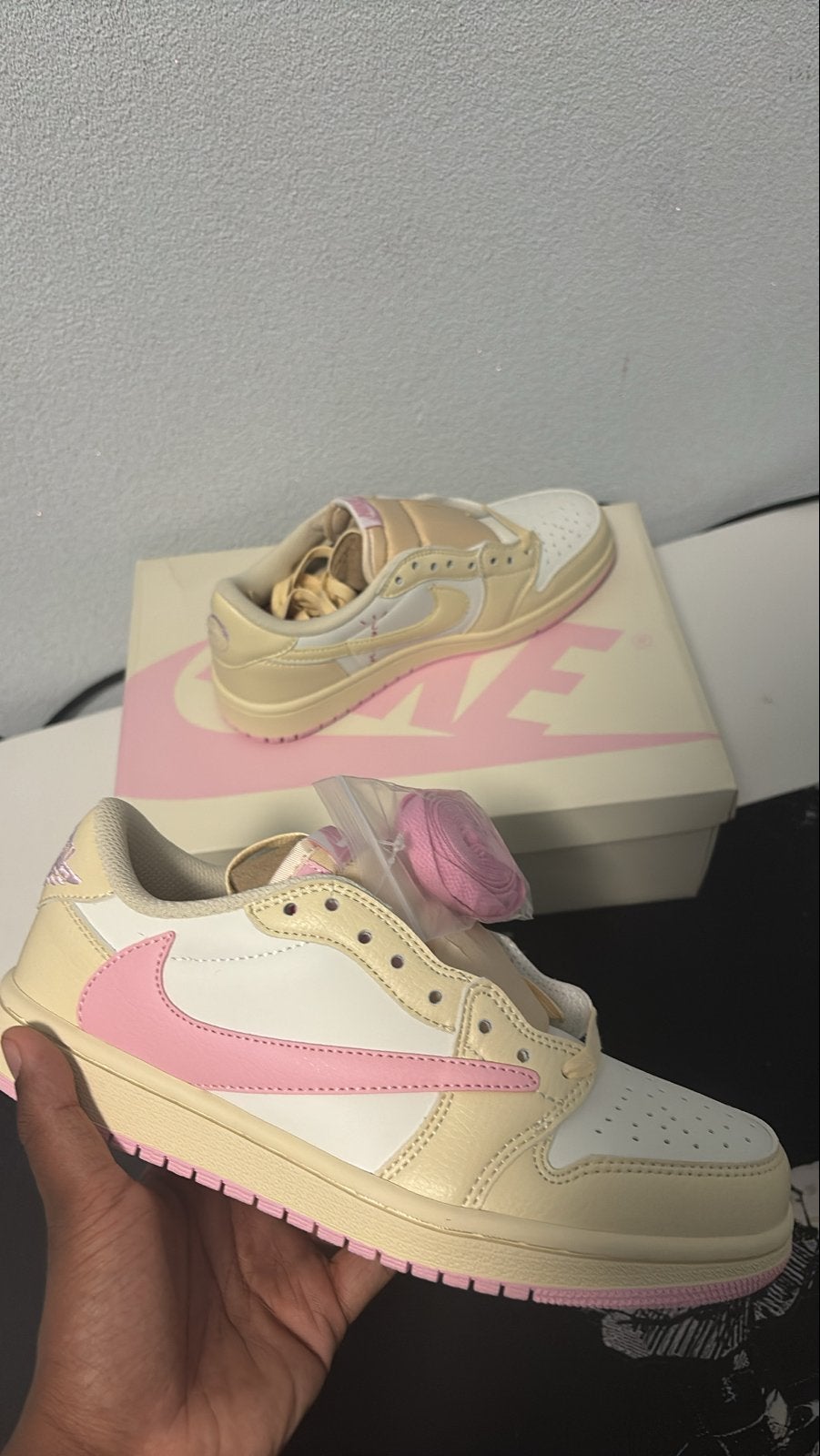 Nike Air Jordan 1 Low Travis Scott Shy Pink, Nieuw, Ophalen of Verzenden, Sneakers of Gympen, Roze