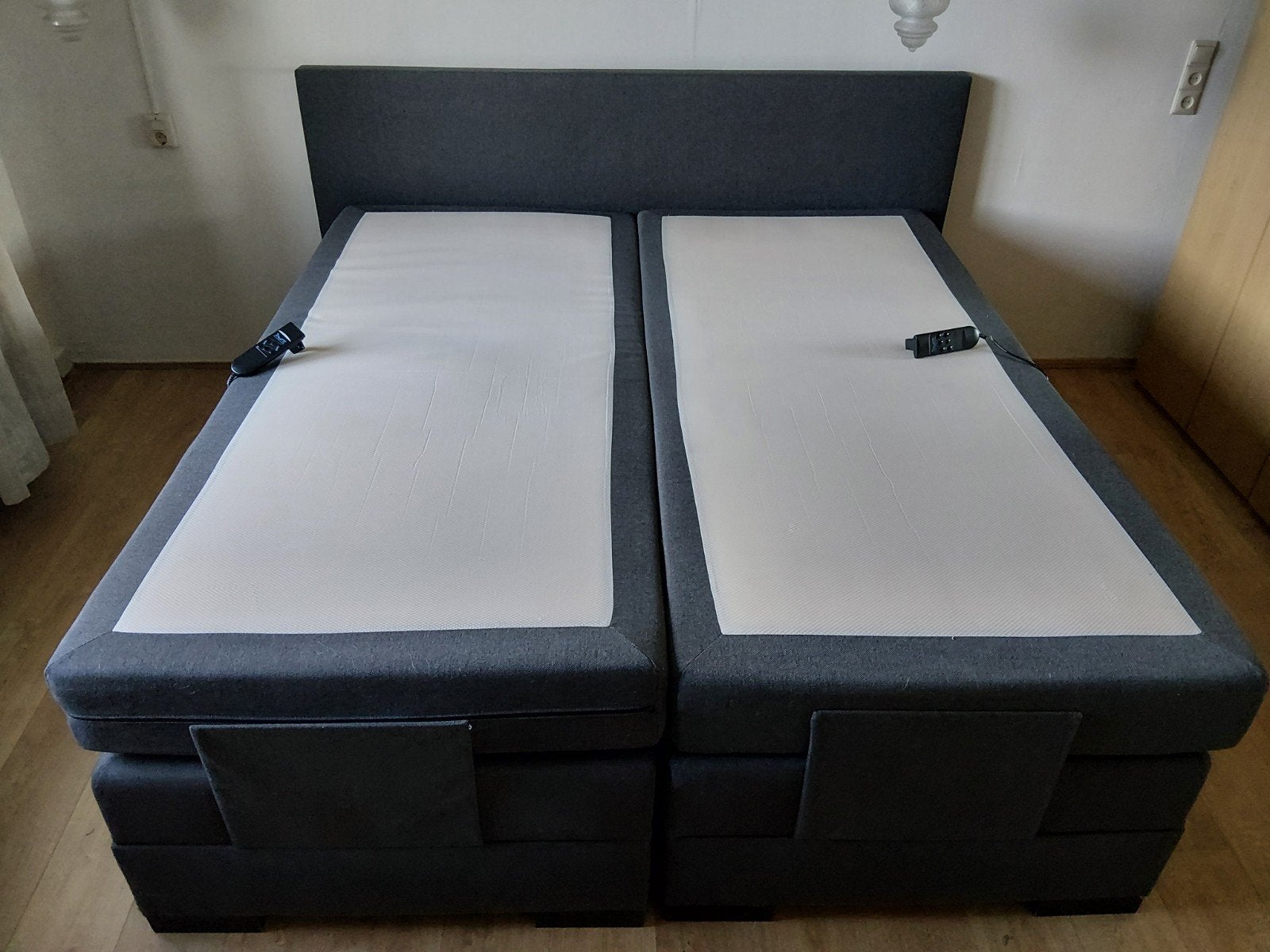 Elektrische Boxspring 200x180cm met hoofdbord en matrassen, Ophalen, Verstelbaar, Tweepersoons, Zo goed als nieuw