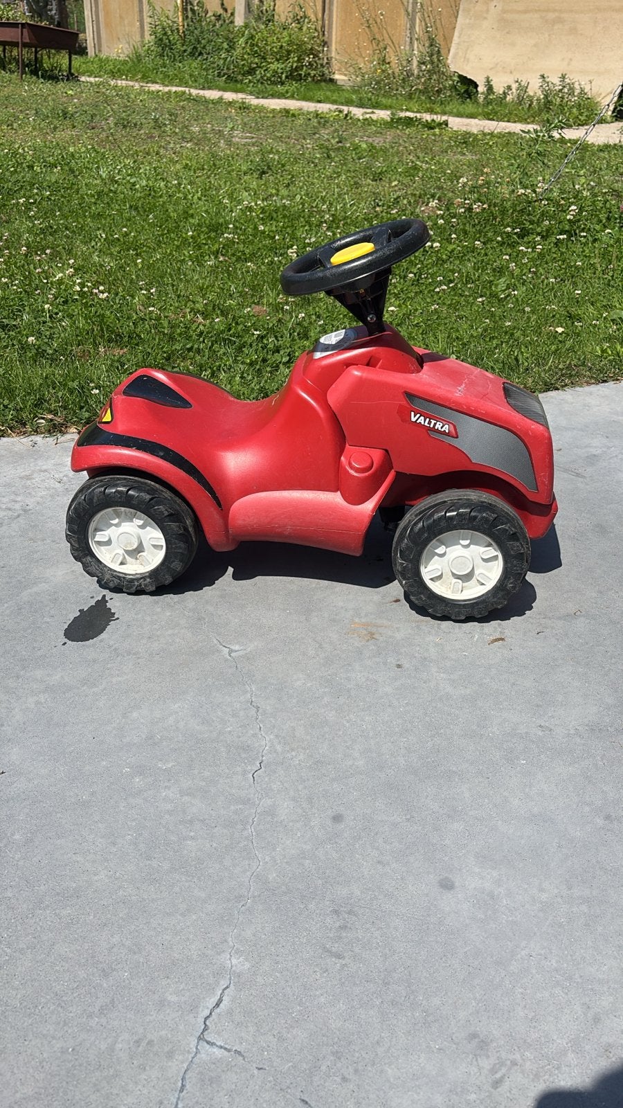 Rode Valtra loop tractor (trekker) voor kinderen, Ophalen of Verzenden, Gebruikt