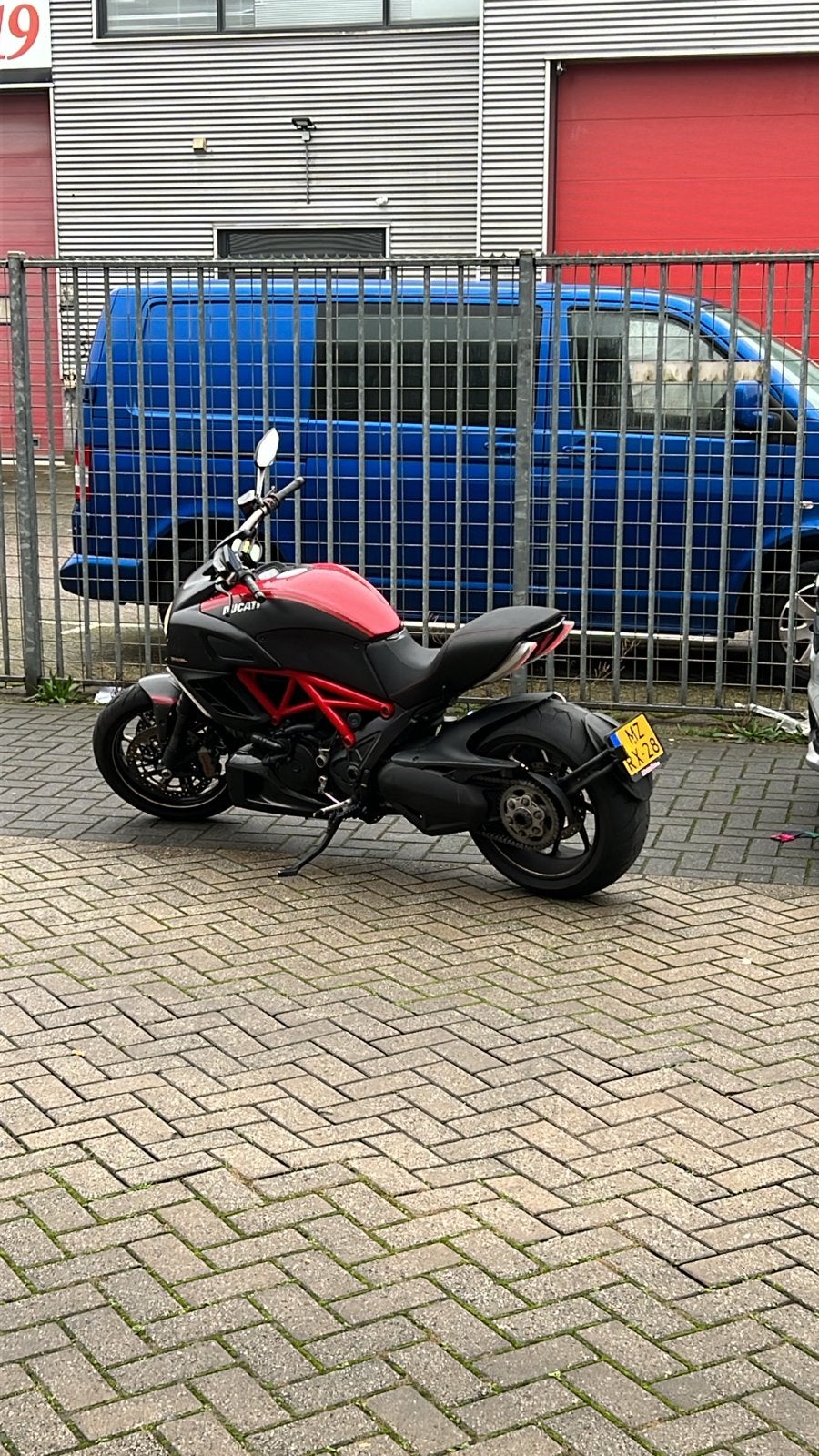 Ducati Diavel - Krachtige Naked Bike met sportieve looks, Motoren, 2 cilinders, Gebruikt, Particulier, Meer dan 35 kW