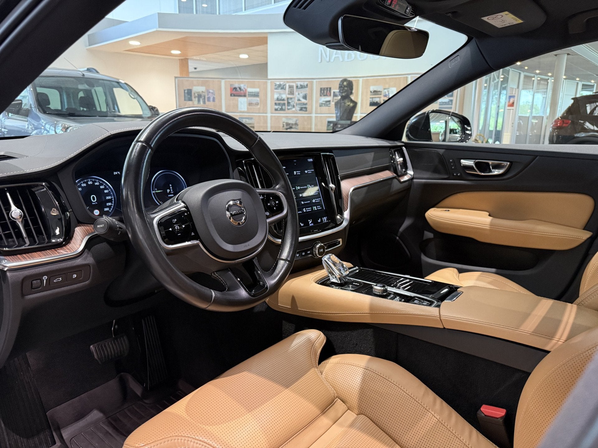 Volvo V60 2.0 T8 Twin Engine AWD Inscription, Trekhaak, Pano, Auto's, Volvo, Automaat, 12 maanden, Gebruikt, Euro 6