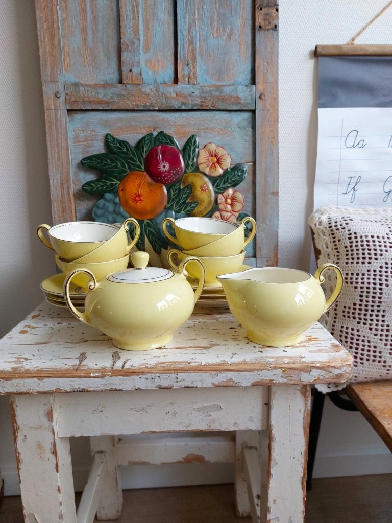 Pastelgeel theeservies / serviesdelen Mosa Maastricht, Ophalen of Verzenden