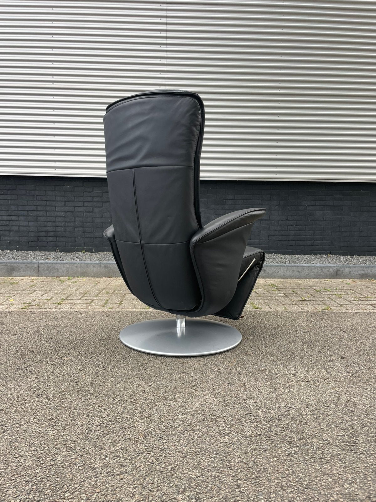 Foto 10 van Nette zwarte leren relax fauteuil / relax stoel draaibaar