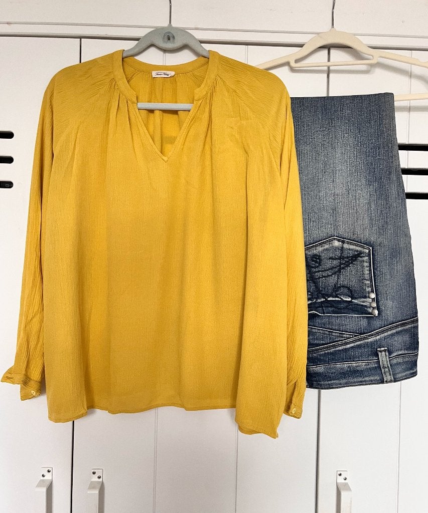 American Vintage soepel vallende blouse mosterdgeel One Size, Kleding | Dames, Geel, Maat 42/44 (L), Ophalen of Verzenden, Zo goed als nieuw